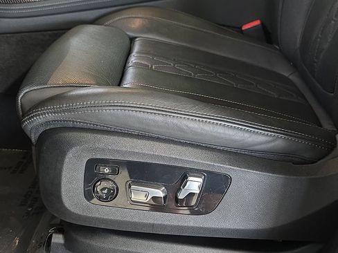 Certified 2025 BMW X7 M60i AWD/4WD image 28