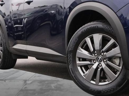 Certified 2025 Nissan Pathfinder SV FWD image 3