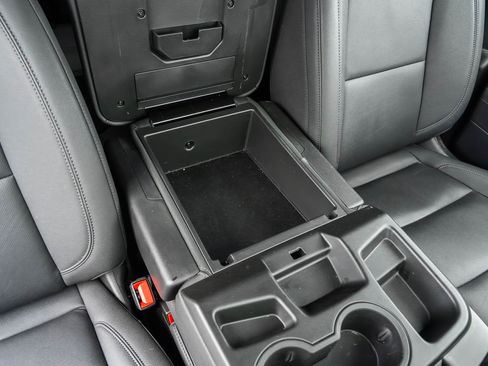 Used 2025 GMC Sierra 1500 SLT image 11