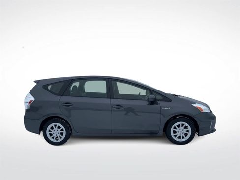 Used 2014 Toyota Prius V Three image 9