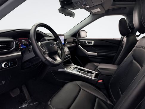 Used 2023 Ford Explorer XLT w/ Equipment Group 202A image 10