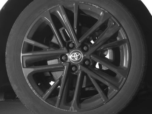 Used 2025 Toyota Camry SE image 9