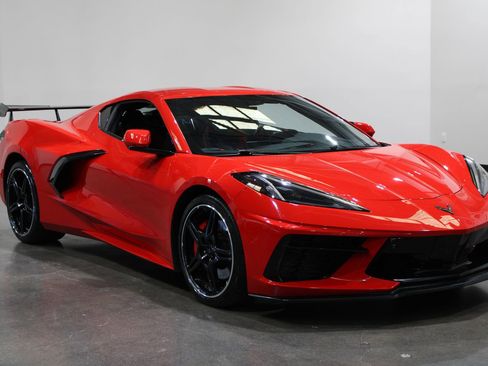 Used 2022 Chevrolet Corvette Stingray Preferred Cpe w/ Z51 Performance Package RWD image 4