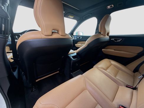 Used 2019 Volvo XC60 T8 Inscription w/ Advanced Package image 24