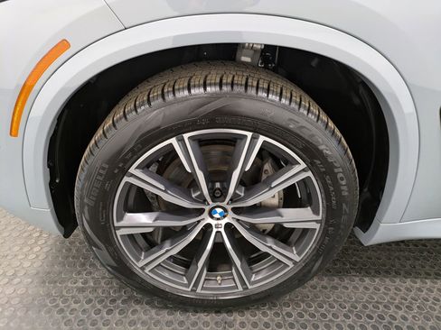Used 2024 BMW X5 xDrive40i w/ M Sport Package AWD/4WD image 7