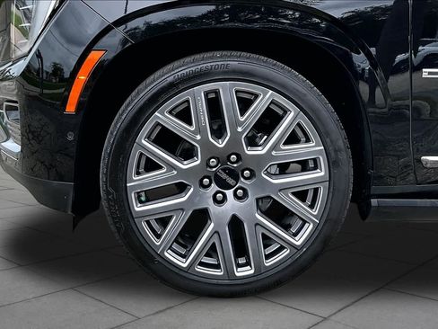 Used 2025 GMC Yukon Denali Ultimate AWD/4WD image 11