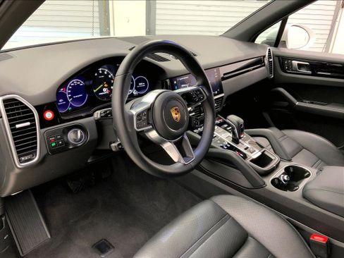 Used 2022 Porsche Cayenne E-Hybrid image 4