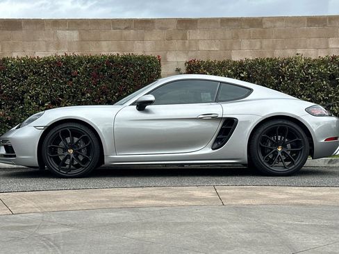 Used 2025 Porsche 718 Cayman image 7