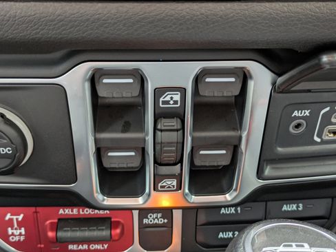 New 2026 Jeep Gladiator Sport image 25