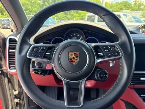 Used 2022 Porsche Cayenne AWD/4WD image 10