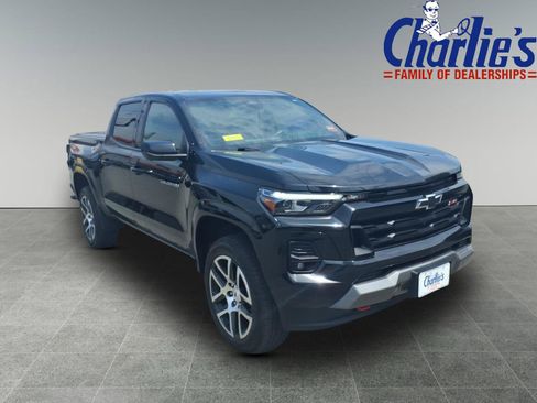 Used 2023 Chevrolet Colorado Z71 w/ Z71 Convenience Package 2 AWD/4WD image 3