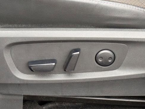 Used 2023 Nissan Pathfinder SL w/ Black Appearance Package image 17