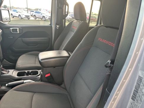 Used 2018 Jeep Wrangler Unlimited Rubicon image 2