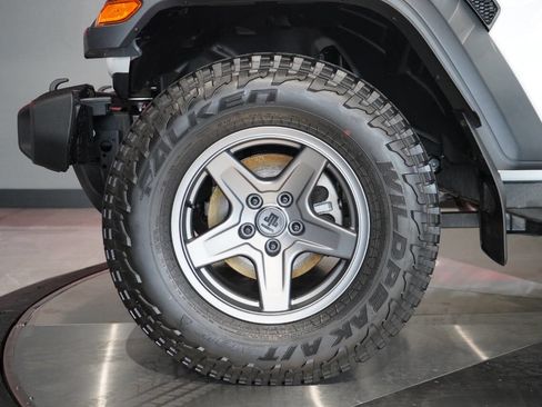 Used 2024 Jeep Wrangler Sport image 22