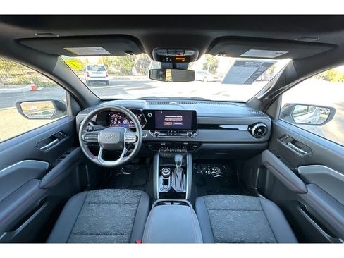 Used 2024 Chevrolet Colorado Z71 w/ Safety Package image 15