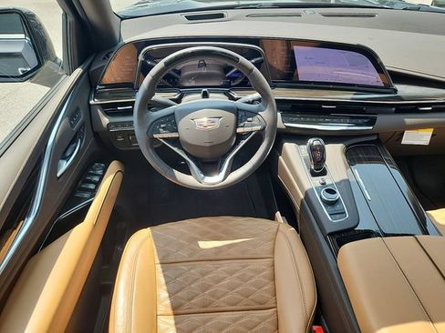 Used 2024 Cadillac Escalade Premium Luxury AWD/4WD image 11