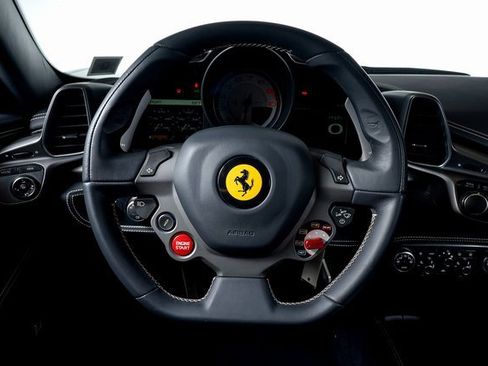 Used 2014 Ferrari 458 Italia image 6