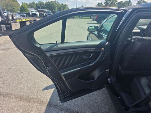 Used 2014 Ford Taurus Limited w/ Equipment Group 301A FWD image 9
