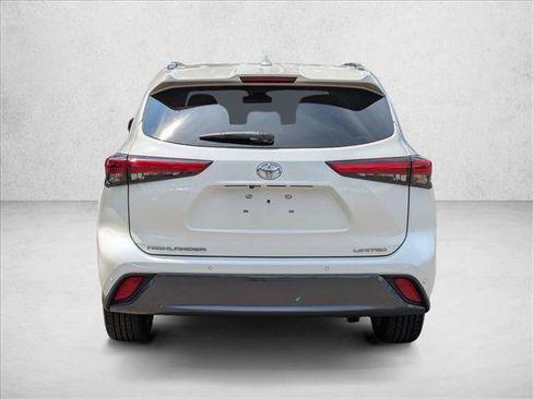 Used 2021 Toyota Highlander Limited FWD image 7