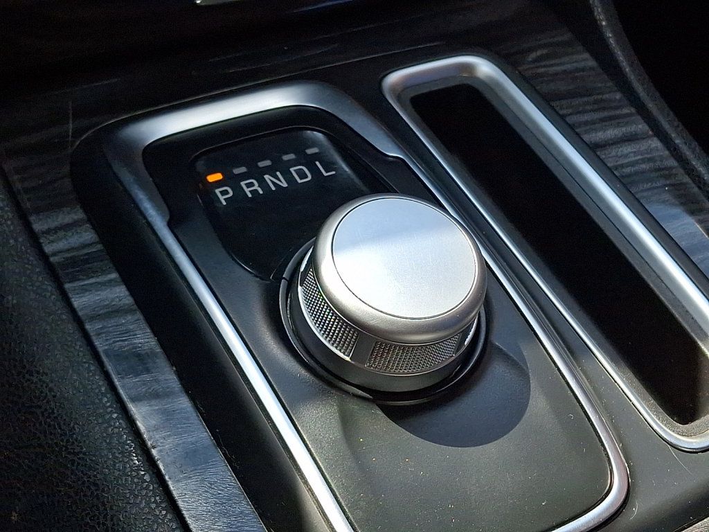 Used 2019 Chrysler 300 Touring AWD/4WD image 25