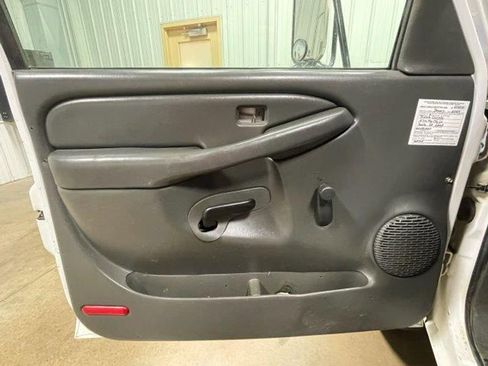 Used 2005 Chevrolet Silverado 3500 2WD Regular Cab w/ Heavy-Duty Power Package image 11