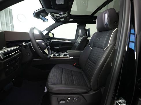 Used 2026 Cadillac Escalade Platinum Sport w/ LPO, ONYX Package AWD/4WD image 19