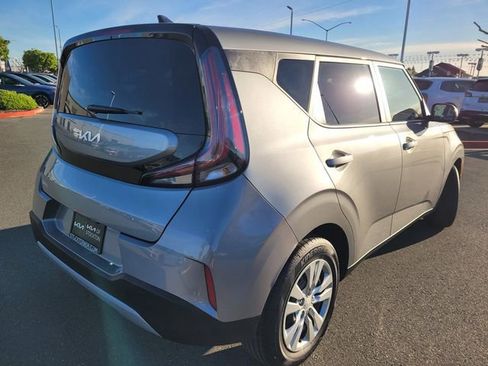 Used 2025 Kia Soul LX FWD image 4