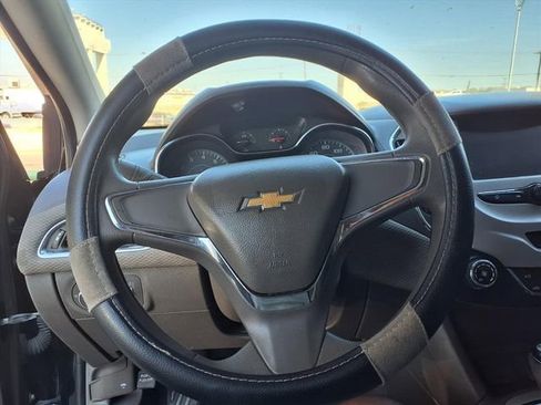 Used 2017 Chevrolet Cruze LS FWD image 16