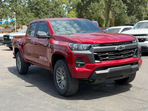 Used 2024 Chevrolet Colorado LT w/ LT Convenience Package II AWD/4WD image 4