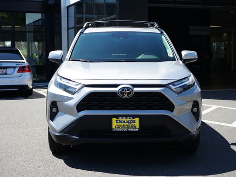 Used 2023 Toyota RAV4 XLE Premium image 8