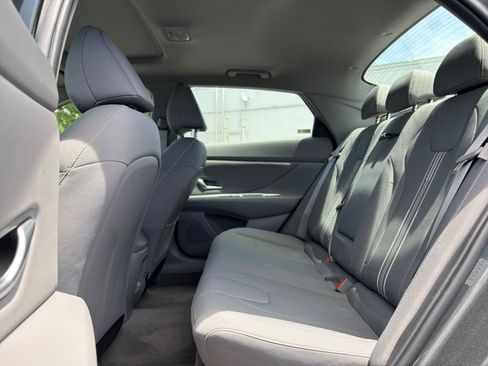 Used 2024 Hyundai Elantra SEL w/ Convenience Package FWD image 25