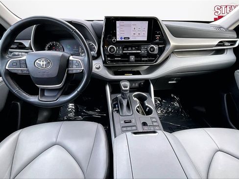 Used 2023 Toyota Highlander XLE image 7