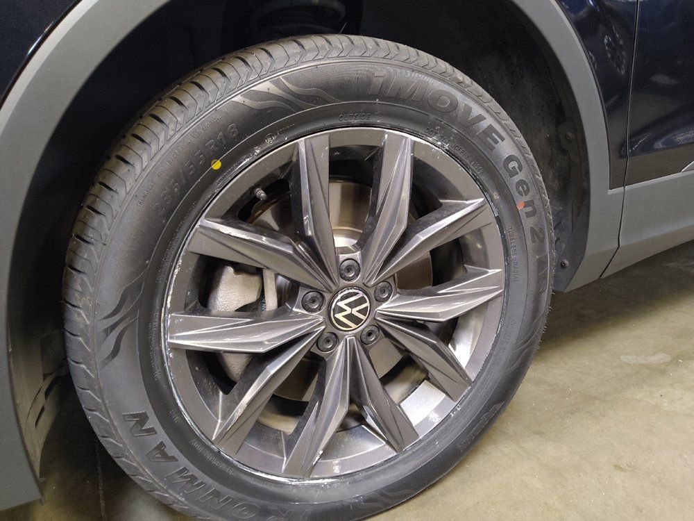 Used 2023 Volkswagen Tiguan SE w/ Panoramic Sunroof Package FWD image 31