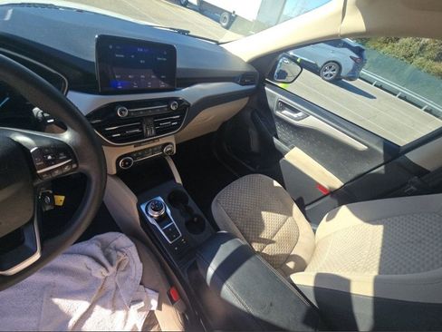 Used 2020 Ford Escape SE image 11