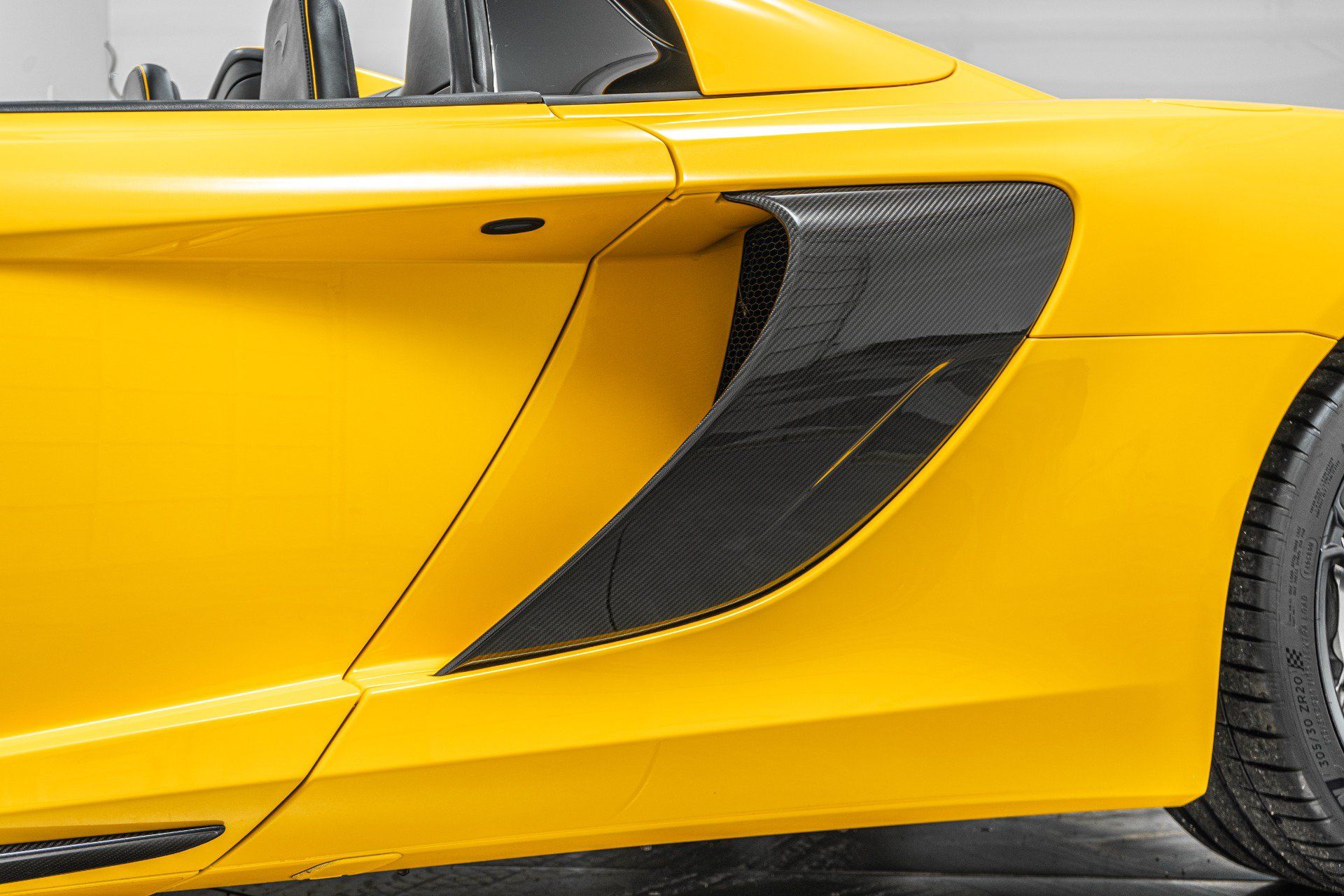 Used 2015 McLaren 650S Spider RWD image 36