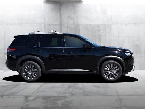 Certified 2025 Nissan Pathfinder SL w/ SL Premium Package AWD/4WD image 4