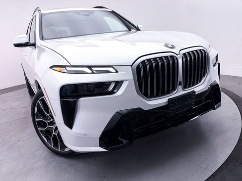 Used 2023 BMW X7 xDrive40i w/ M Sport Package AWD/4WD image 10