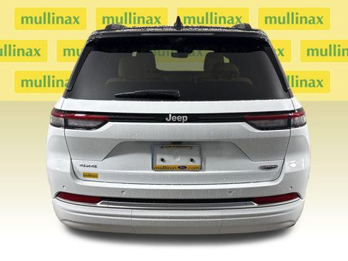 Used 2026 Jeep Grand Cherokee Summit w/ Adv Protech Group IV AWD/4WD image 8