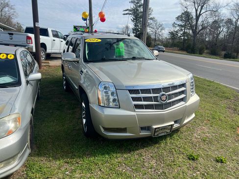 Used 2014 Cadillac Escalade Platinum AWD/4WD image 3
