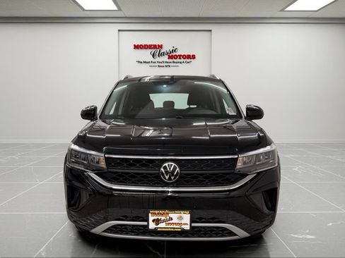 Used 2024 Volkswagen Taos SE FWD image 2