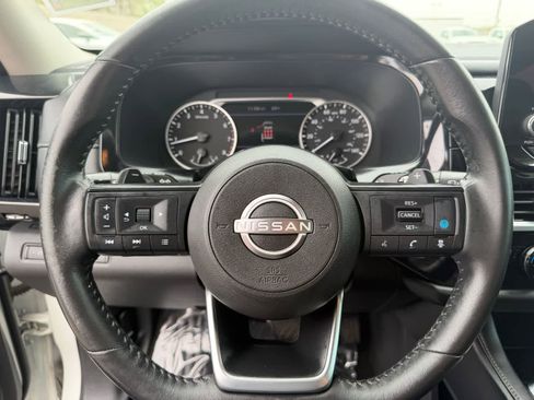 Used 2024 Nissan Pathfinder SV w/ Black Appearance Package FWD image 16