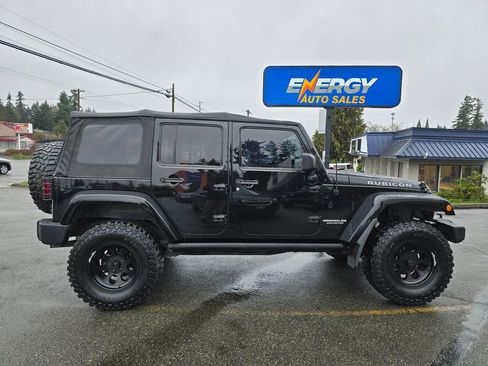 Used 2012 Jeep Wrangler Unlimited Rubicon w/ Connectivity Group AWD/4WD image 2
