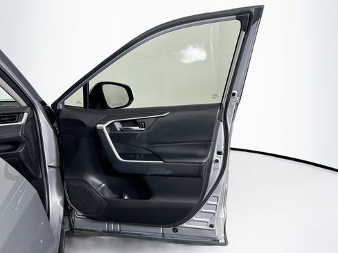 Used 2021 Toyota RAV4 XLE image 32