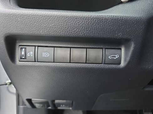 Used 2019 Toyota RAV4 XLE Premium image 26