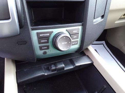 Used 2010 Honda Pilot Touring image 13