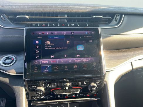 Certified 2024 Jeep Grand Cherokee Limited AWD/4WD image 14