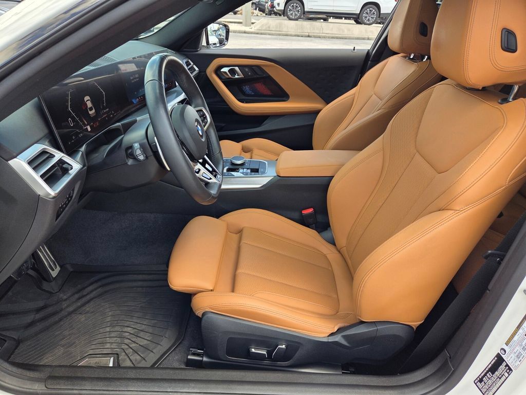 Used 2025 BMW 230i Coupe w/ M Sport Package RWD image 4