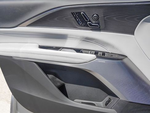 New 2025 Cadillac Lyriq Luxury image 15