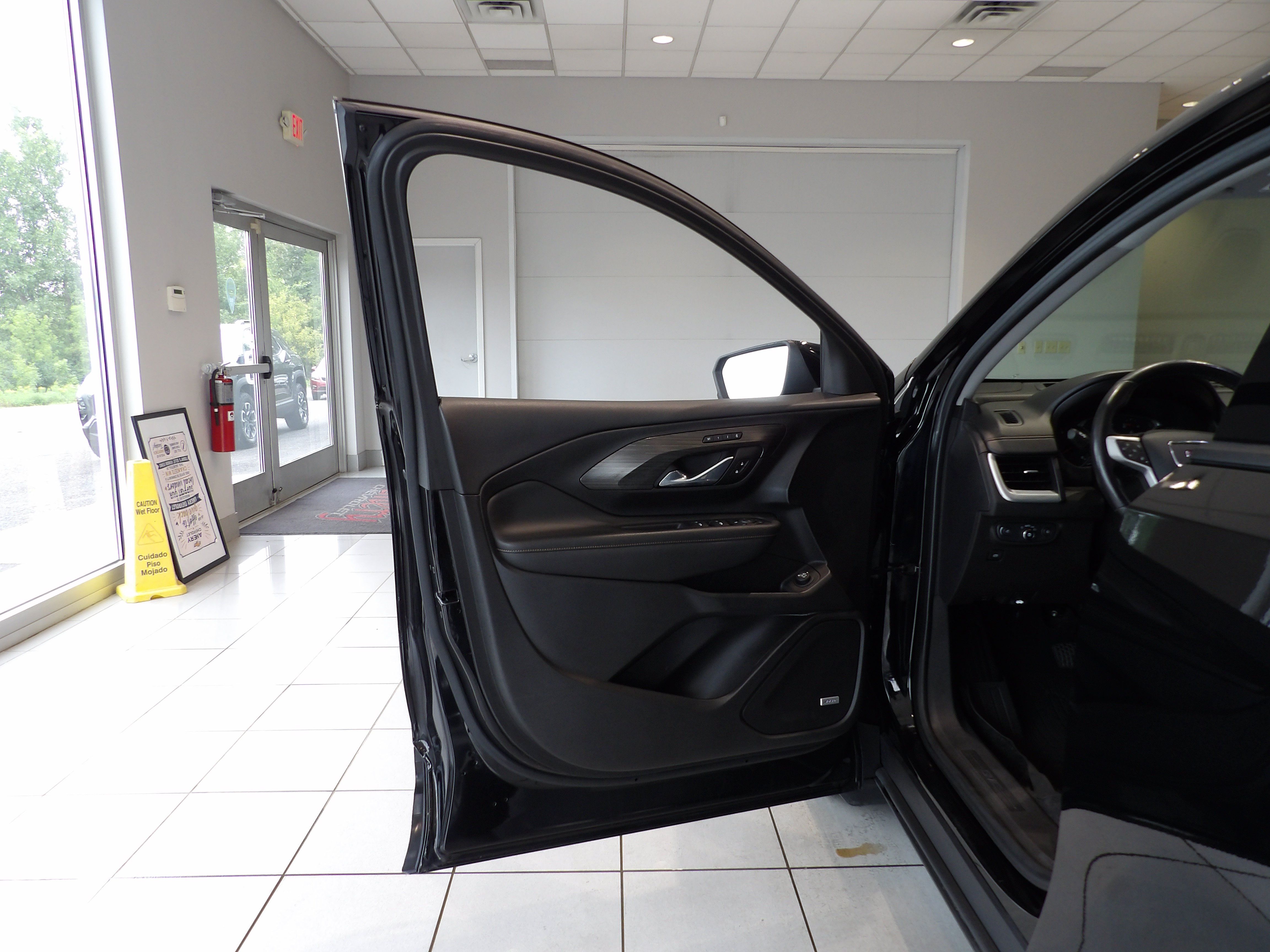 Used 2021 GMC Terrain SLT w/ Infotainment Package II AWD/4WD image 9