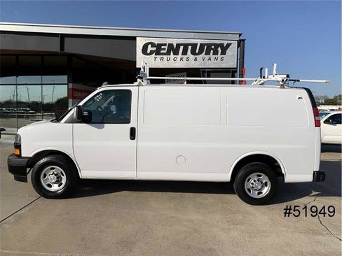 Used 2018 Chevrolet Express 2500 w/ Driver Convenience Package image 4